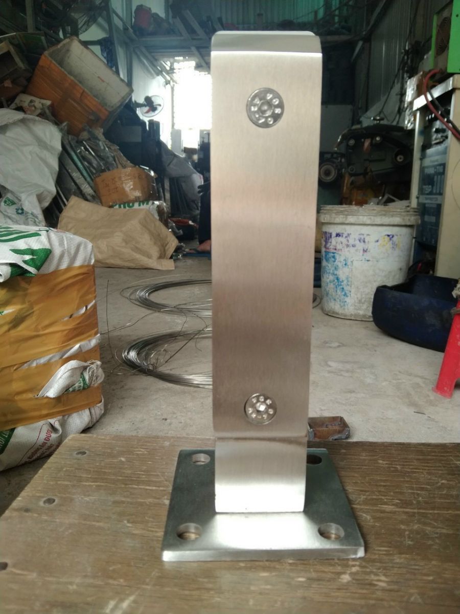 trụ lan can kính inox 304