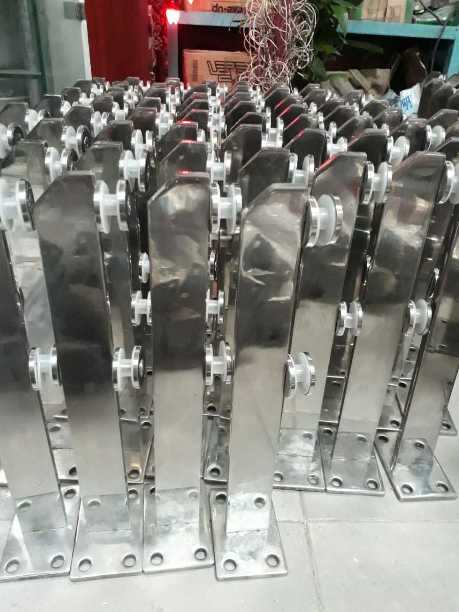 trụ lan can kính inox 304